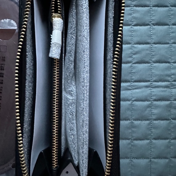 COACH ESSENTIAL ACCORDIAN ZIP LEATHER WALLET BLACK - Picture 9 of 9